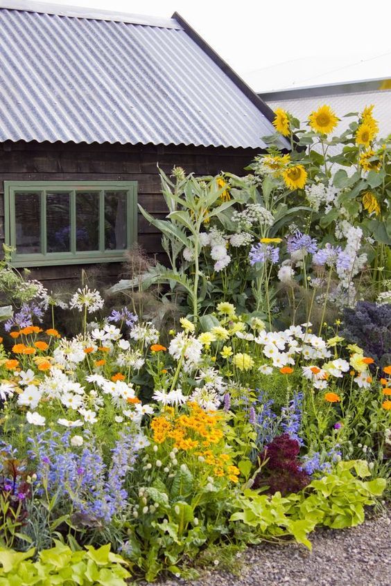 9 Impressive Cottage Gardens: What Defines Cottage Gardening?