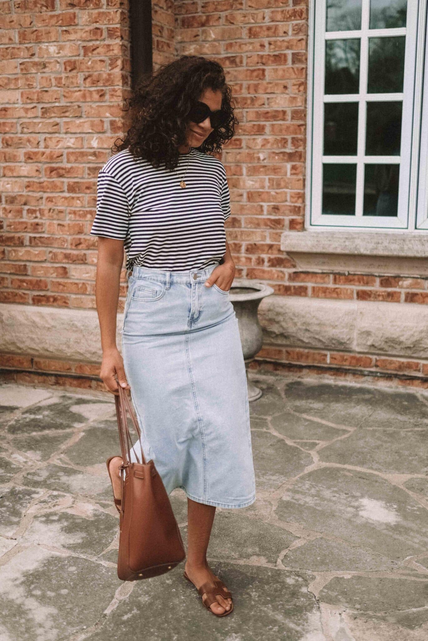 midi denim skirt outfit